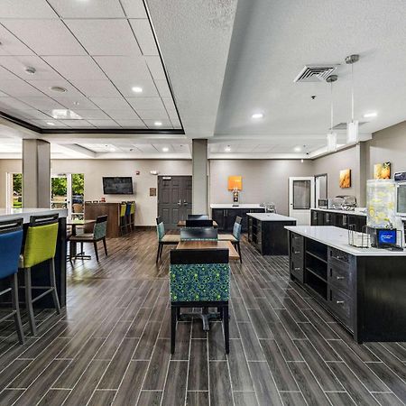 Comfort Inn & Suites Logan Near University Экстерьер фото