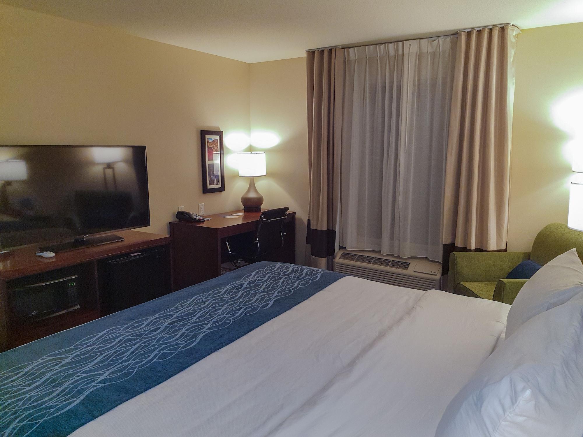 Comfort Inn & Suites Logan Near University Экстерьер фото
