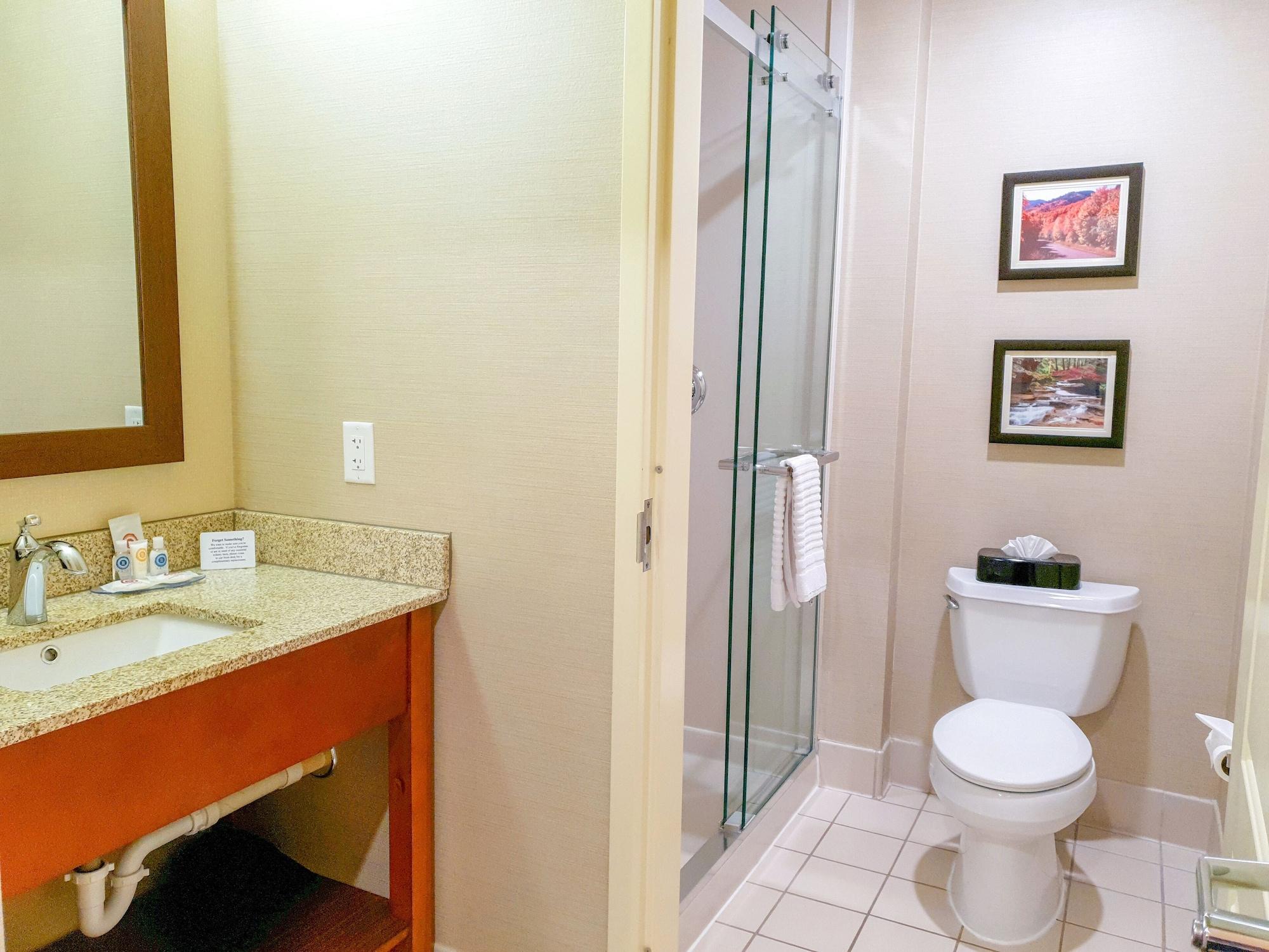 Comfort Inn & Suites Logan Near University Экстерьер фото