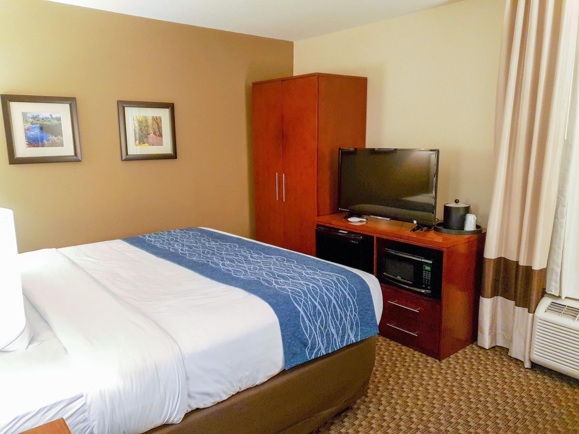 Comfort Inn & Suites Logan Near University Экстерьер фото