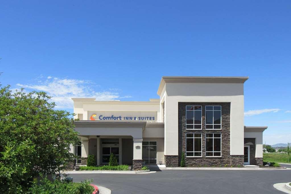 Comfort Inn & Suites Logan Near University Экстерьер фото