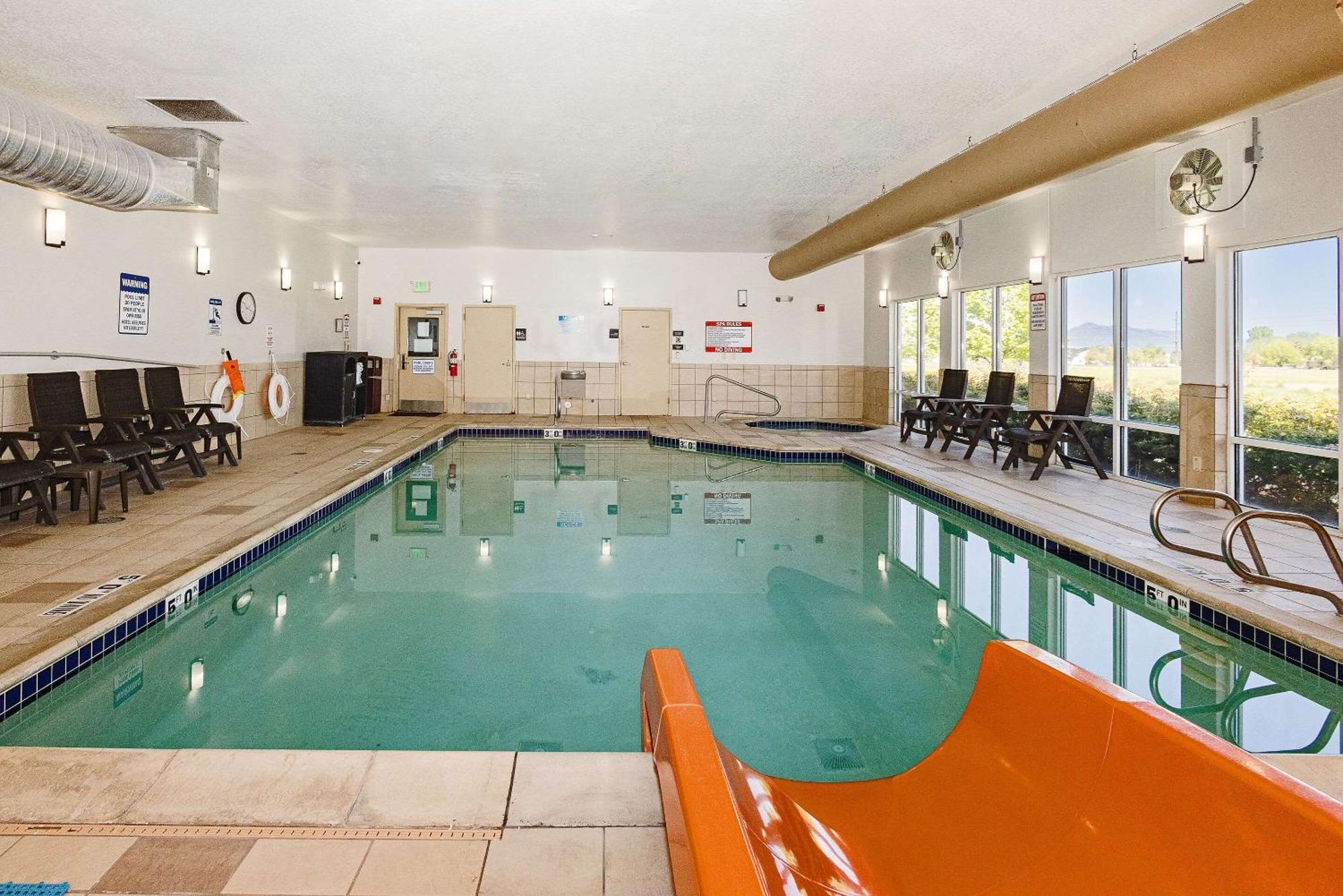 Comfort Inn & Suites Logan Near University Экстерьер фото