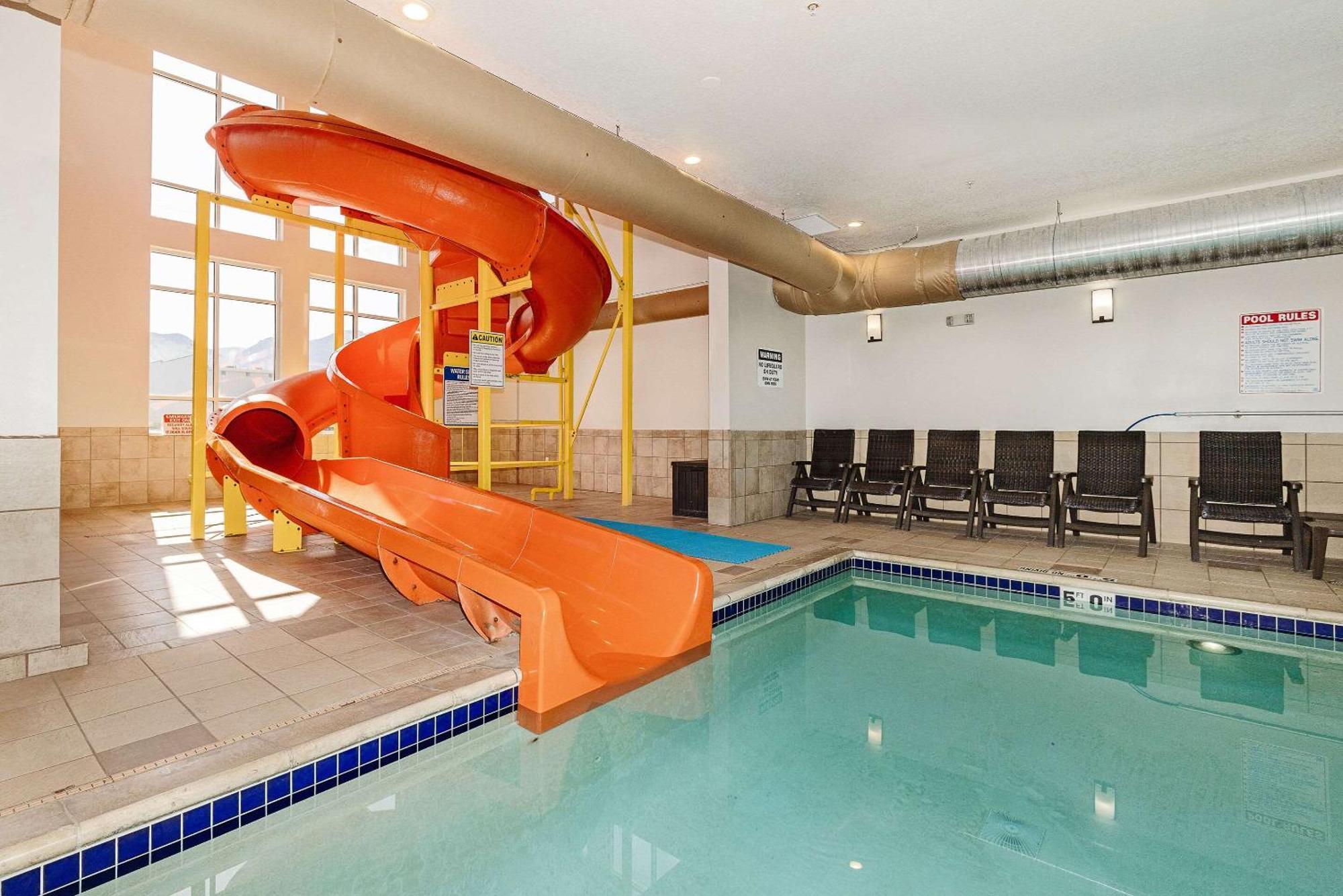 Comfort Inn & Suites Logan Near University Экстерьер фото