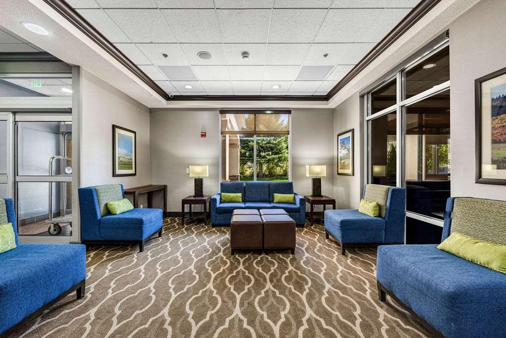 Comfort Inn & Suites Logan Near University Интерьер фото
