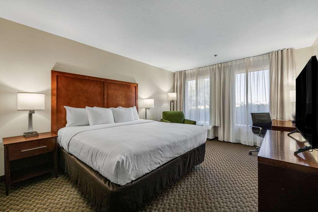 Comfort Inn & Suites Logan Near University Номер фото