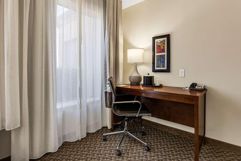 Comfort Inn & Suites Logan Near University Номер фото