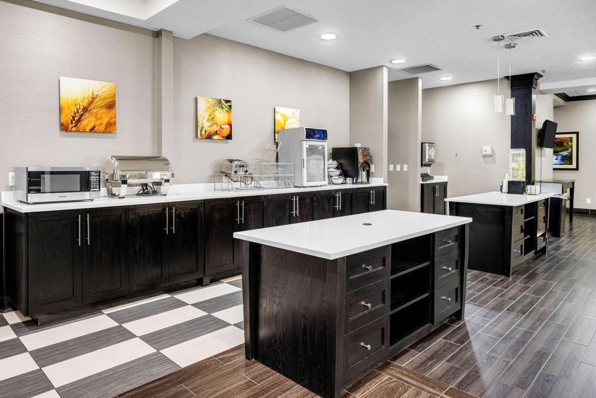 Comfort Inn & Suites Logan Near University Экстерьер фото