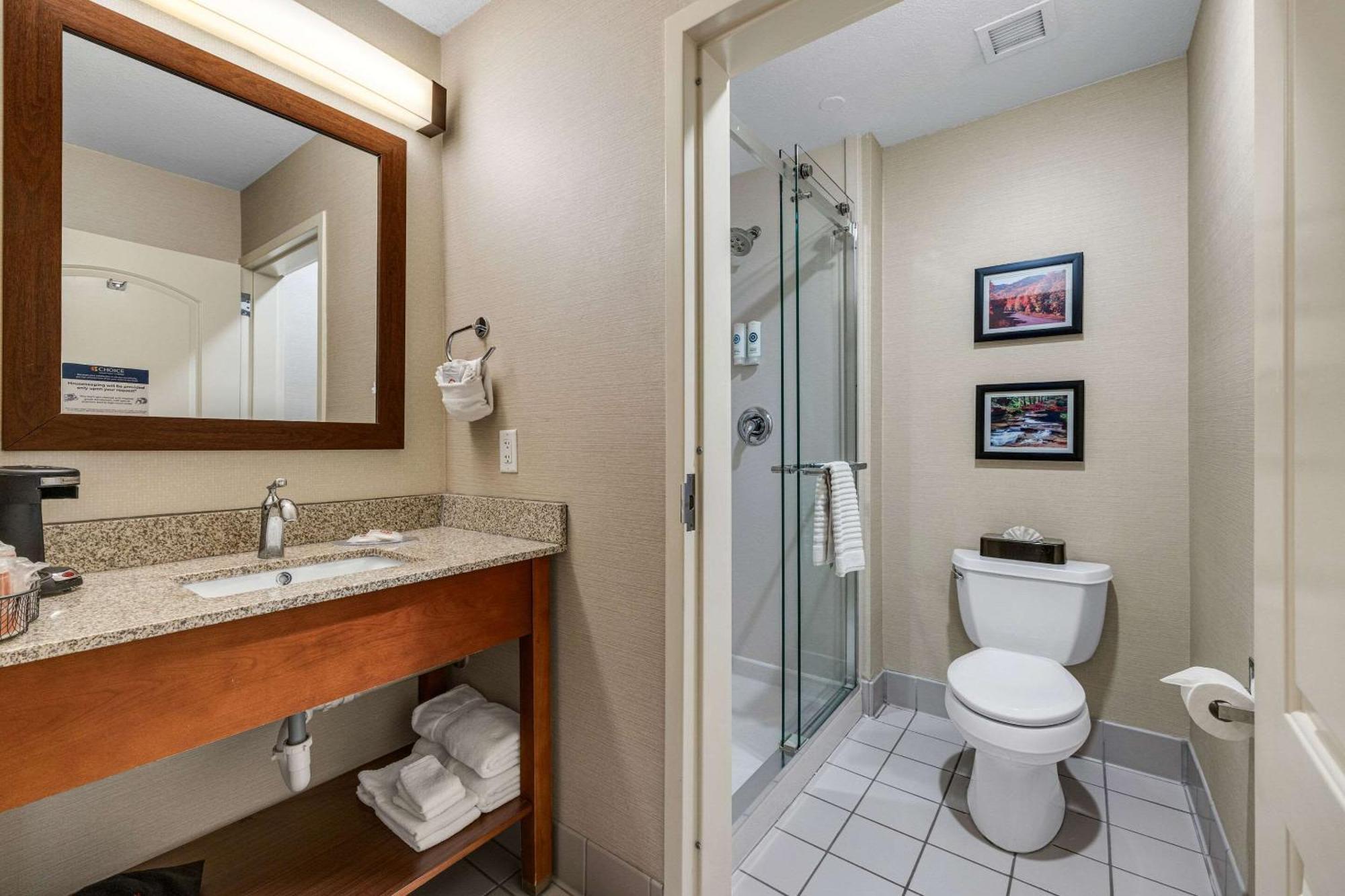 Comfort Inn & Suites Logan Near University Экстерьер фото