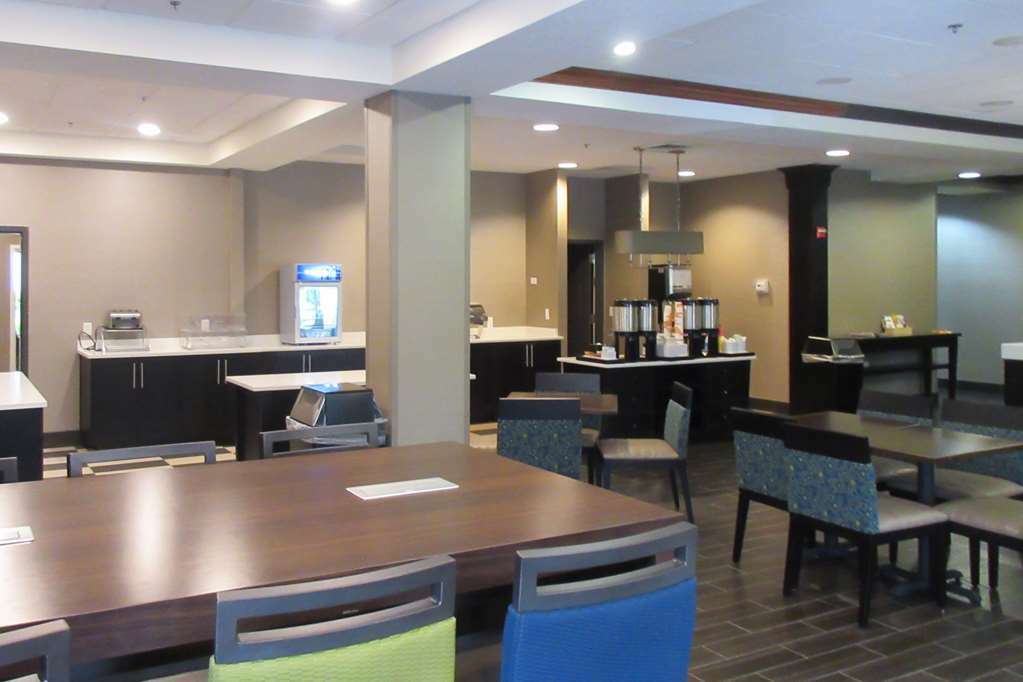 Comfort Inn & Suites Logan Near University Ресторан фото